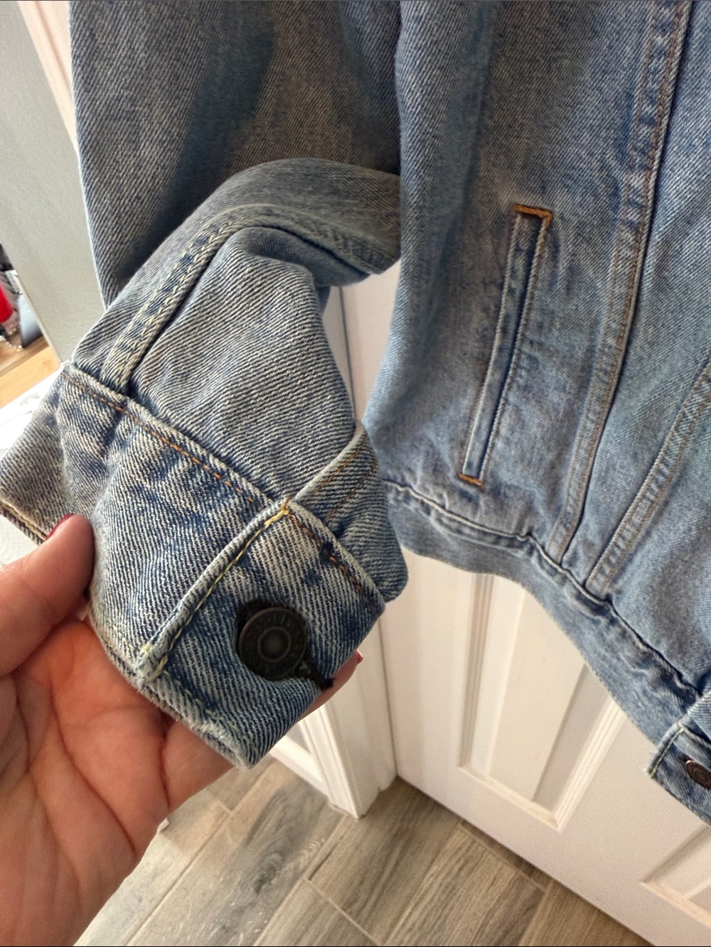 Levi's Men's XL Light Wash Denim Trucker Jean Jacket Classic Button Front - Picture 5 of 13